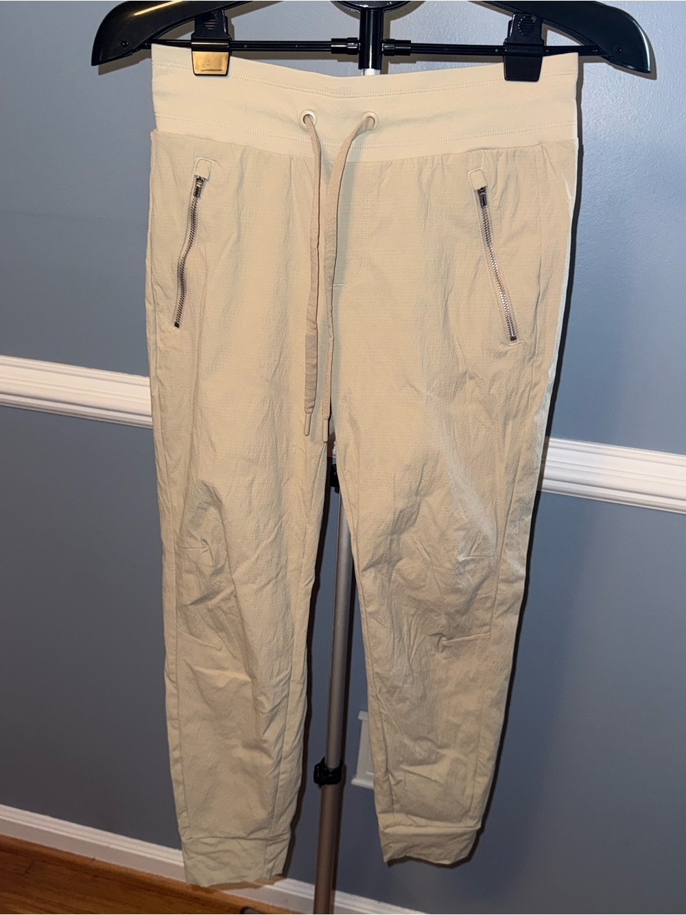Athleta Trekkie North Jogger Pants Beige Khaki Size 2